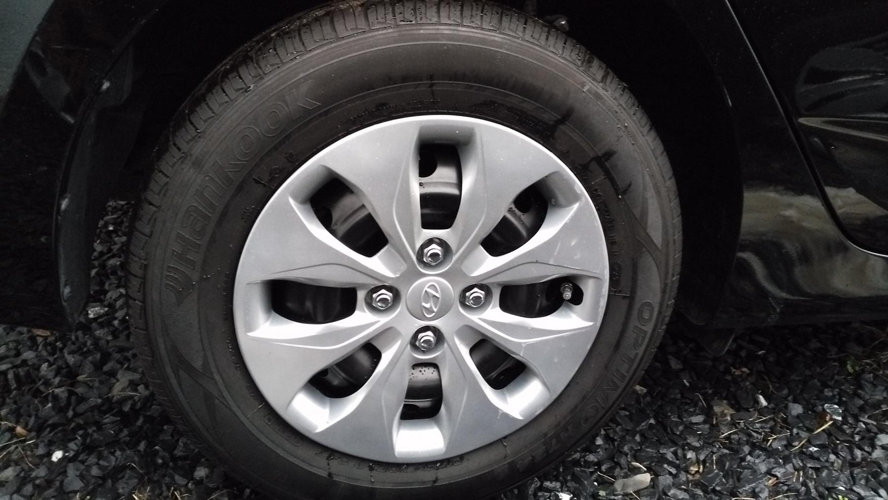 2016 Hyundai Accent SE - 946178