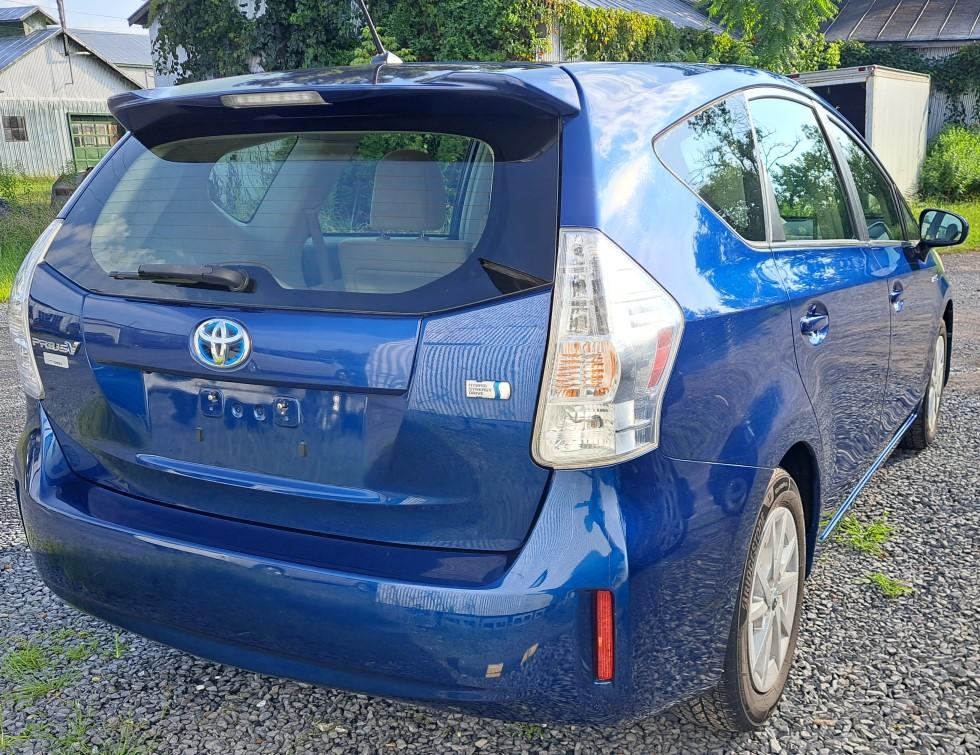 2013 Toyota Prius V Two - 276481