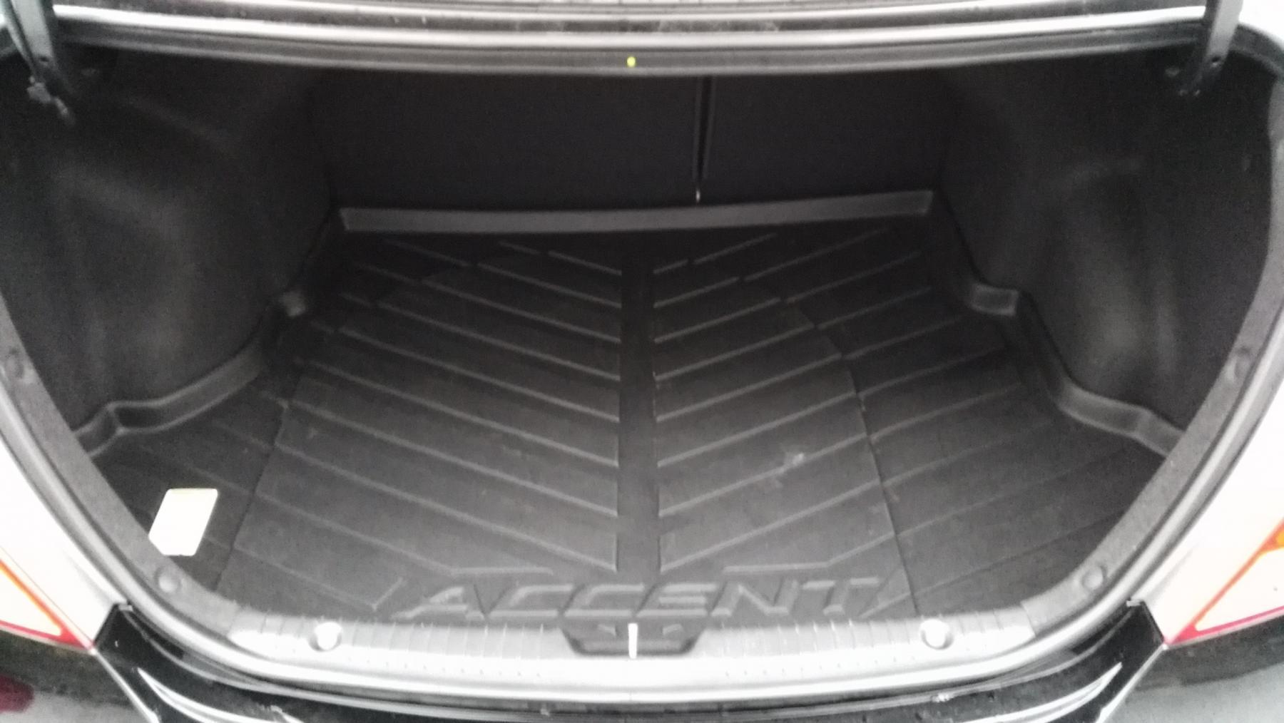 2016 Hyundai Accent SE - 946178