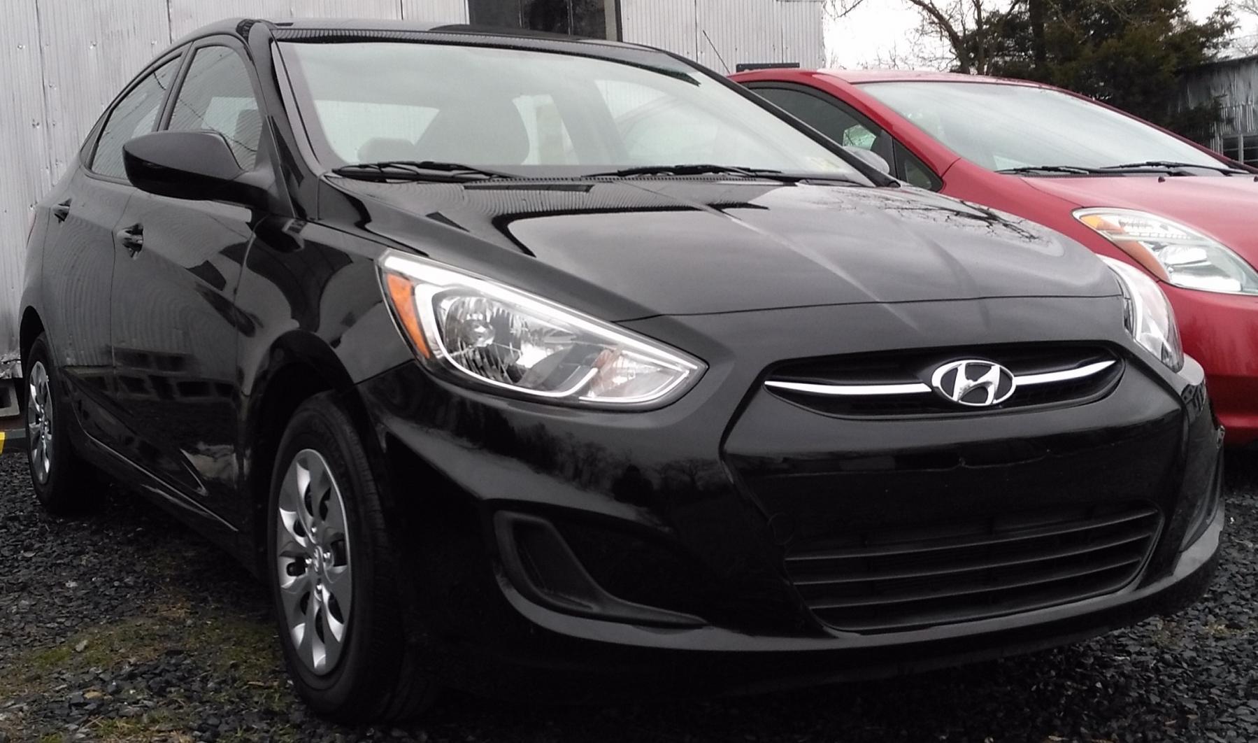 2016 Hyundai Accent SE - 946178