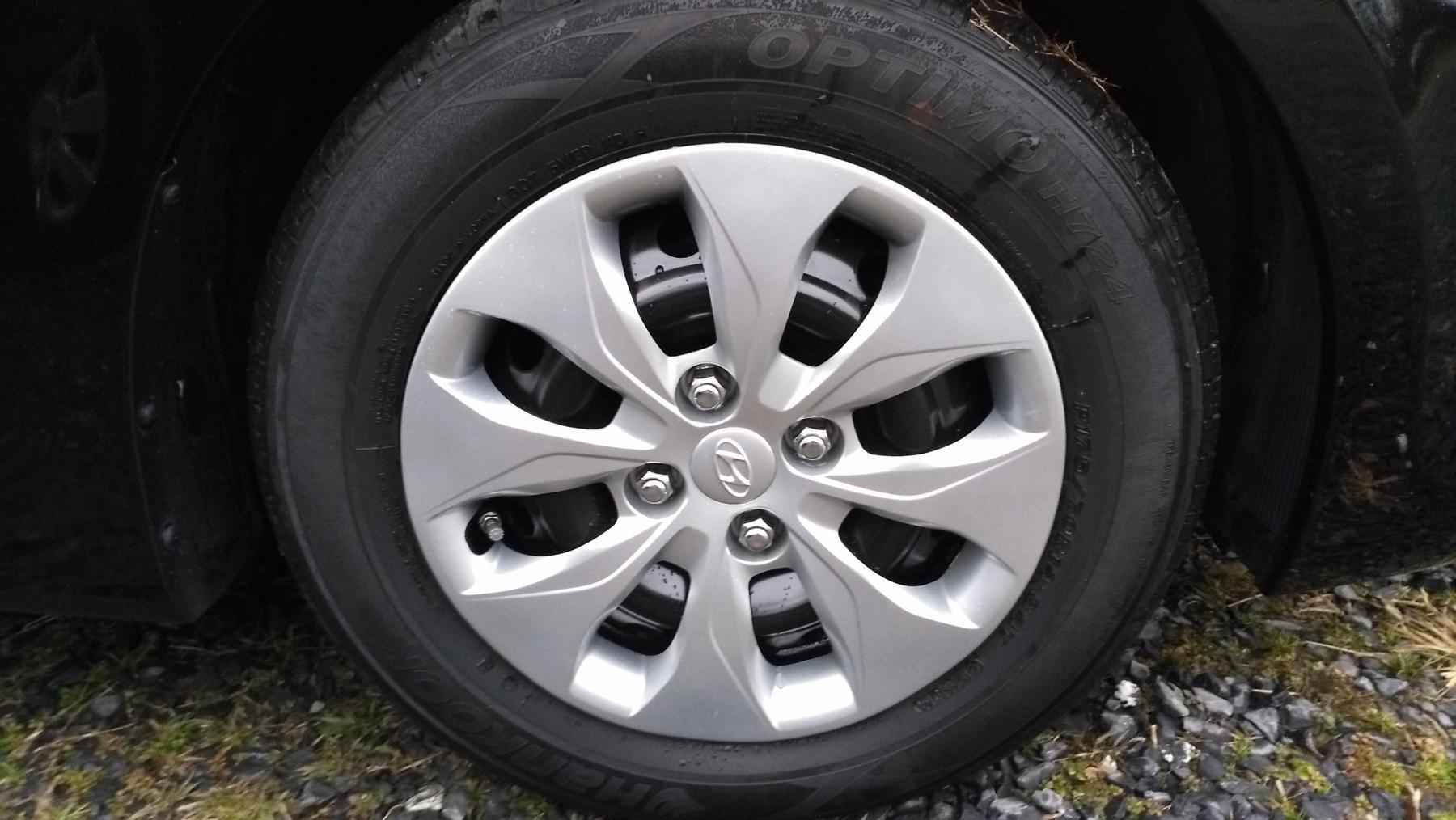 2016 Hyundai Accent SE - 946178