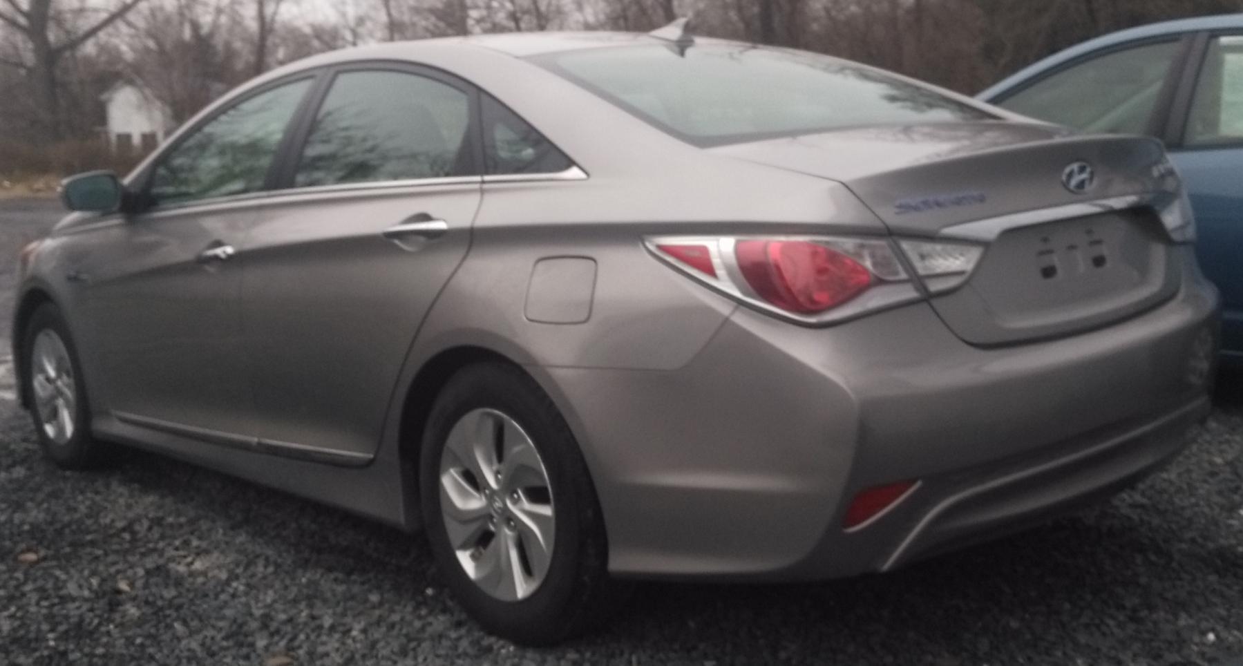 2013 Hyundai Sonata Hybrid - 070141