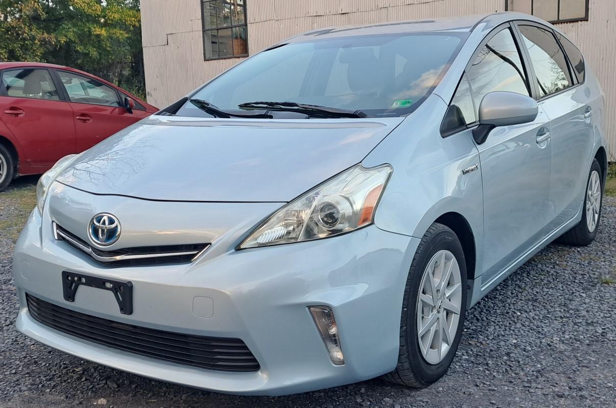 2013 Toyota Prius V Two - 208345